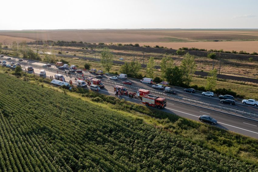 Autocar răsturnat pe A2! Un adult a murit și mai mulți copii au fost răniți 3 accident grav autocar A2