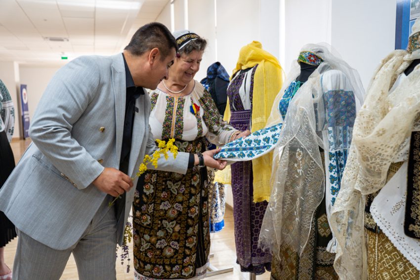 Maria Plopeanu cu Adrian Bughhiu 1 Sursă foto: CJ ARgeș.