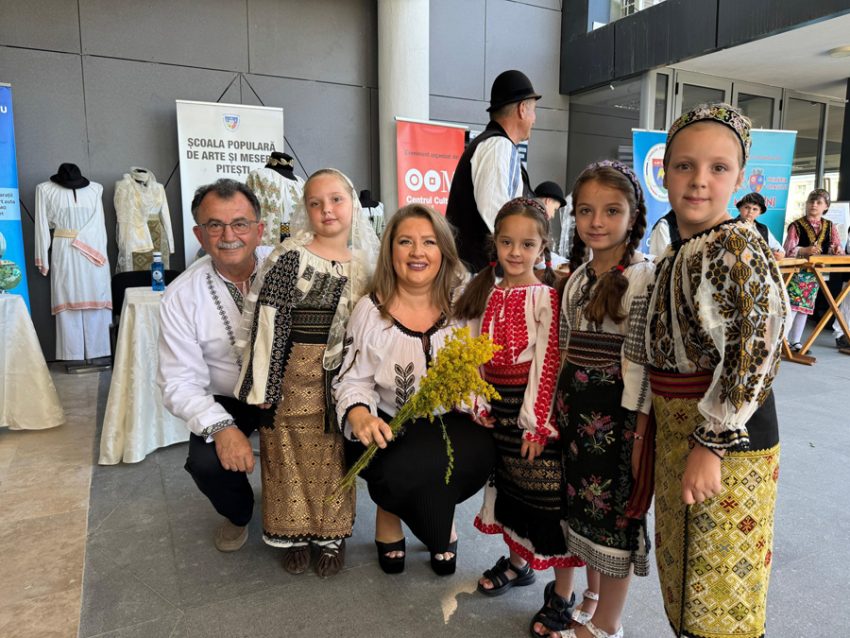 Tradiție și autenticitate la Mioveni: eveniment dedicat Zilei Universale a Iei și valorilor culturale românești 8 Sursă foto: FB Primăria Orașului Mioveni.