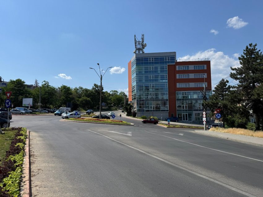 sensului giratoriu Razboieni Sursă foto: FB Primăria Municipiului Pitești.
