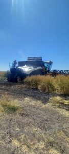 05adb4cb b860 43a5 aa39 353da88a4ad0 - Incendiu în Bârla! Vegetația uscată și o combină de treierat, cuprinse de flăcări