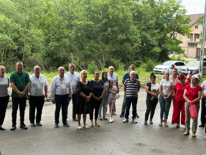 Primarul Nicolae Velcea, prezent la slujba de sfințire a izvorului de la Șipot-Streaua și a troiței „Sfânta Treime” 3 izvorului troienița „Sfânta Treime”din Ștefănești