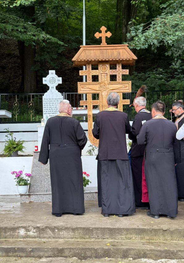 Primarul Nicolae Velcea, prezent la slujba de sfințire a izvorului de la Șipot-Streaua și a troiței „Sfânta Treime” 2 izvorului troienița „Sfânta Treime”din Ștefănești
