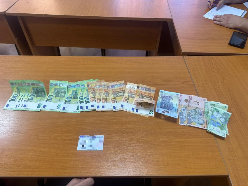 Un cetățean turc și-a recuperat portofelul cu documente și bani datorită polițiștilor locali piteșteni 1 portmoneu bani acte Pitesti