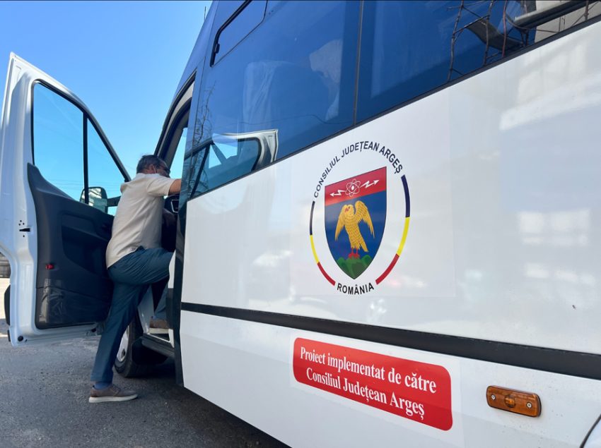 Primăriile din Argeș au primit microbuze electrice! Copiii au cu ce merge la școală! 3 Sursă foto: CJ Argeș