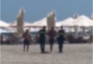 cats 2 - Bătrân jefuit pe o plajă din Mamaia