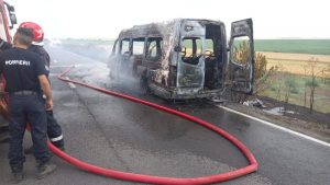 img - Microbuz mistuit de flăcări pe DN 22