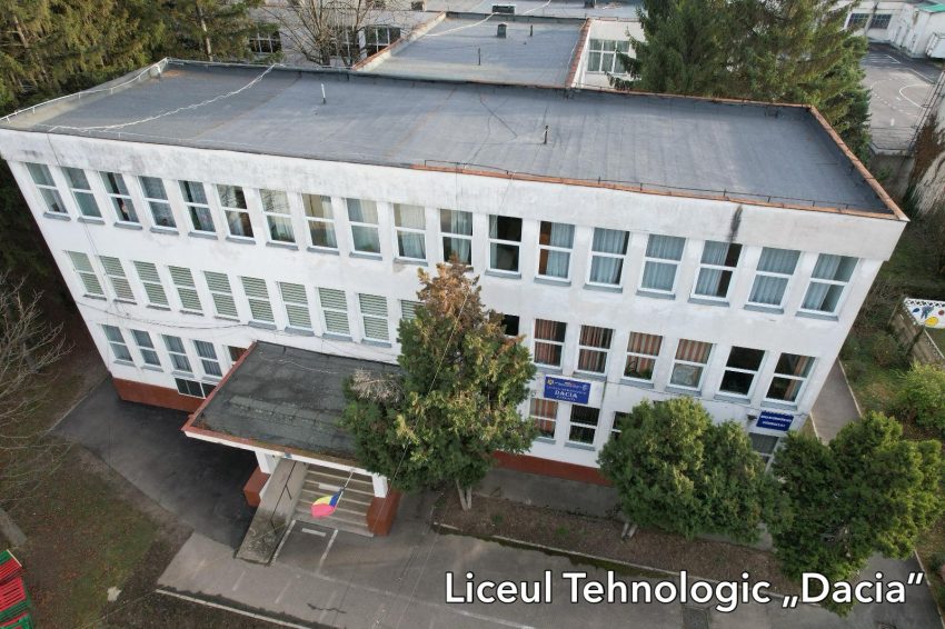 Azi au fost predate amplasamentele pentru 2 proiecte de investiții majore în infrastructura educațională, la Pitești! 2 514390214 1166378198849859 8389501674498757407 n - Azi au fost predate amplasamentele pentru 2 proiecte de investiții majore în infrastructura educațională, la Pitești!