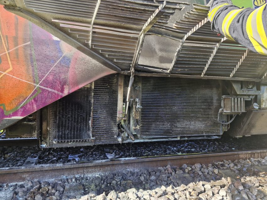 (Video) Incendiu la un tren în Gara Golești. Zeci de persoane s-au autoevacuat! 2 incendiu garnitura tren