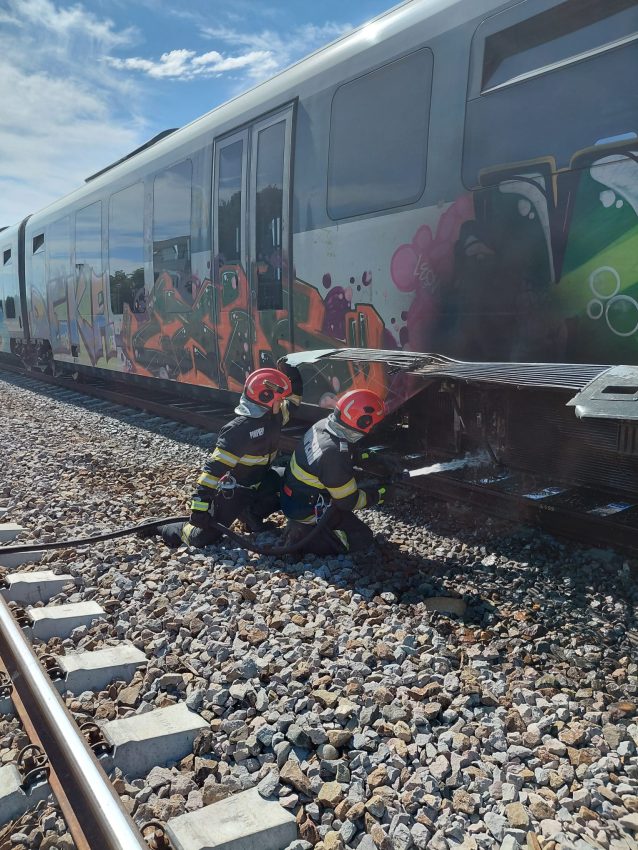 (Video) Incendiu la un tren în Gara Golești. Zeci de persoane s-au autoevacuat! 4 incendiu tren