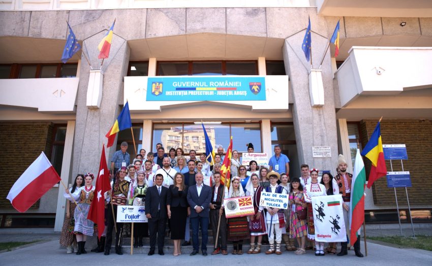 A început Festivalul Internaţional de Folclor „CARPAŢI”, ediția a XXXVIII-a! 3 Deschidere Carpati1 - A început Festivalul Internaţional de Folclor „CARPAŢI”, ediția a XXXVIII-a!