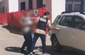 cats - Minor agresat sexual într-un mijloc de transport din Pitești! Bărbat de 67 de ani, arestat