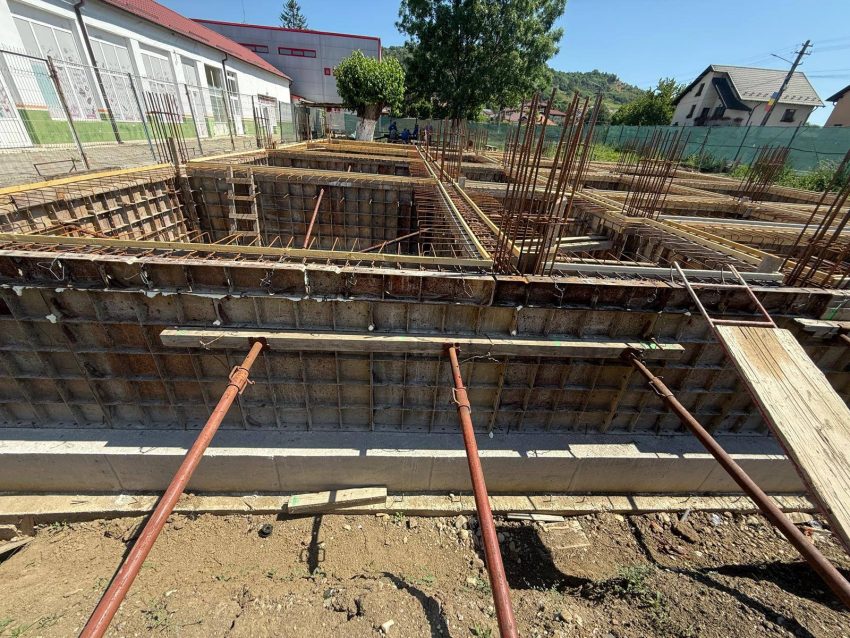 La Ștefănești au început lucrările pentru construirea noului dispensar 2 lucrari dispensar Ștefănești