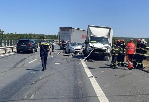 Accident cu victime pe A1! 3 adulți și 2 minori au fost transportați la spital 1 515376010 1040041624884064 4161786984959366127 n - Accident cu victime pe A1! 3 adulți și 2 minori au fost transportați la spital