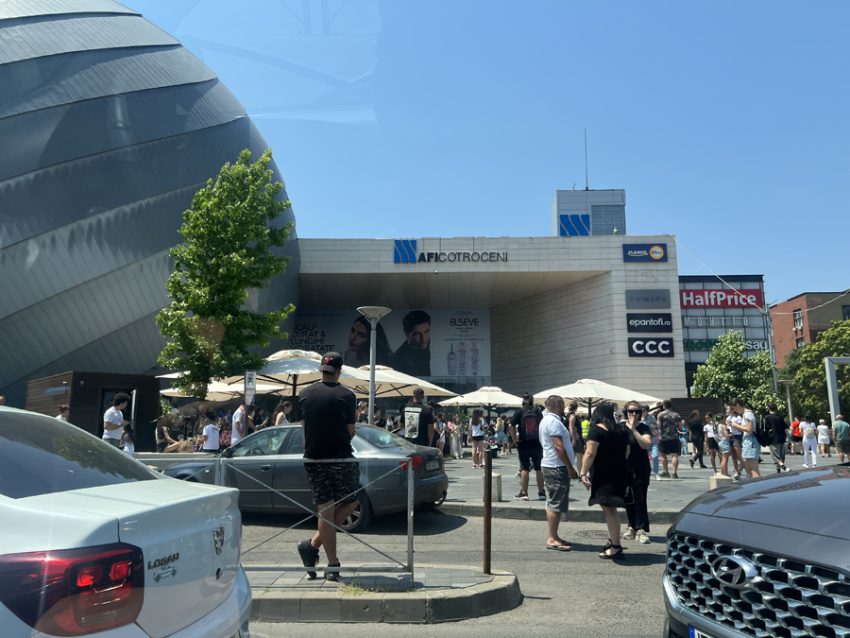 Incendiu la AFI Palace Cotroceni! Intervin pompierii. UPDATE 1 afi cotroceni intrare 1 - Incendiu la AFI Palace Cotroceni! Intervin pompierii. UPDATE