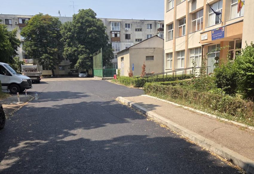 Lucrări de infrastructură în derulare. S-a asfaltat aleea dintre blocul B10 și Școala „I.L. Caragiale” 1 Sursă foto: FB Primăria Municipiului Pitești.