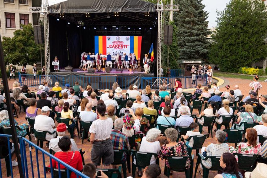 Ediția jubiliară a Festivalul “Carpați” 2025: 5 zile de cultură, dans și culoare în Argeș 5 Sursă foto: FB CJ Argeș.