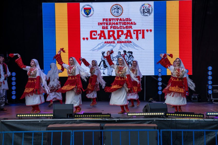 Ediția jubiliară a Festivalul “Carpați” 2025: 5 zile de cultură, dans și culoare în Argeș 4 Sursă foto: FB CJ Argeș.