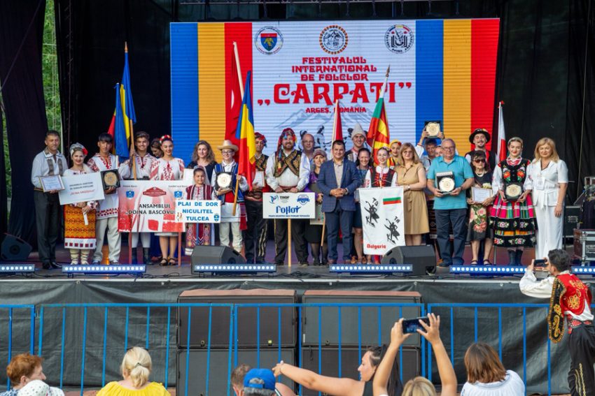 Ediția jubiliară a Festivalul “Carpați” 2025: 5 zile de cultură, dans și culoare în Argeș 1 Sursă foto: FB CJ Argeș.