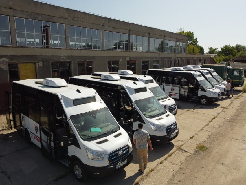 Elevii din Bogați vor merge la școală cu microbuz electric, începând din septembrie 2 microbuz nou bogati3