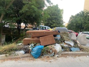 Aveți grijă unde duceți gunoiul după ce vă renovați locuința! Alte 5 amenzi, date de polițiștii locali piteșteni 2 7981efa8 0336 478d b454 0cfc85a196fc - Aveți grijă unde duceți gunoiul după ce vă renovați locuința! Alte 5 amenzi, date de polițiștii locali piteșteni