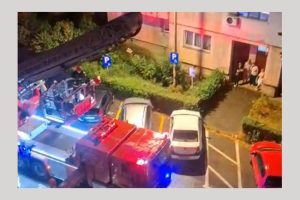 (Video) Tablă smulsă de vânt de pe un bloc din zona de Nord a Piteștiului 10 Untitled Project 12 - (Video) Tablă smulsă de vânt de pe un bloc din zona de Nord a Piteștiului