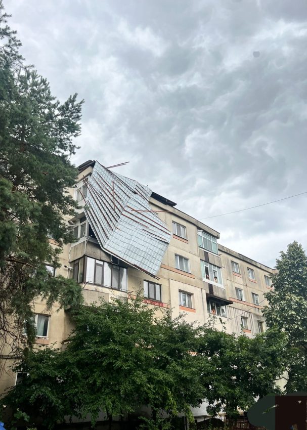 (Video) Intervenții în Argeș! Vremea rea a făcut dezastru! 8 vreme rea bloc Argeș
