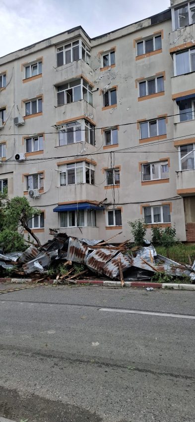 (Video) Intervenții în Argeș! Vremea rea a făcut dezastru! 6 vijelie la Mioveni