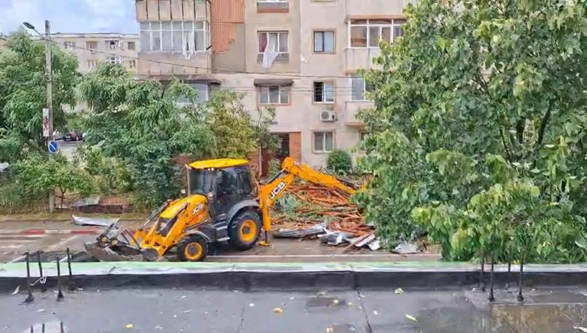 (Video) Intervenții în Argeș! Vremea rea a făcut dezastru! 5 vijelie la Mioveni