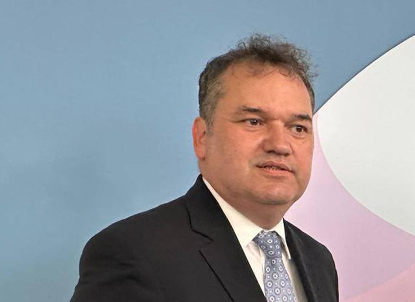 Guvernul vrea să interzică datornicilor să mai cumpere mașini! 1 Sursă foto: FB Cristian Gentea.