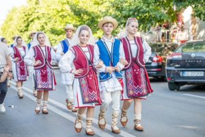 Mioveniul – dans și culoare la Festivalul Internațional de Folclor „Carpați”! 2 Sursă foto: ediția tipărita