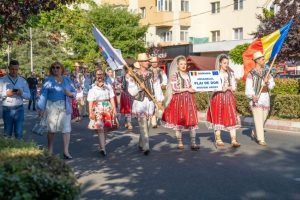 Mioveniul – dans și culoare la Festivalul Internațional de Folclor „Carpați”! 3 Sursă foto: ediția tipărita