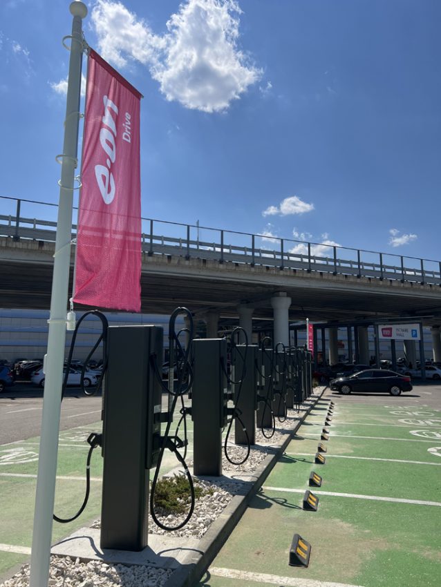 La VIVO! Pitești. E.ON Drive lansează cel mai mare punct de încărcare pentru vehicule electrice din România 1 Sursă foto: E.ON