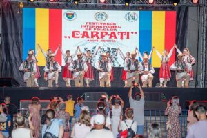 Mioveniul – dans și culoare la Festivalul Internațional de Folclor „Carpați”! 1 Sursă foto: ediția tipărita
