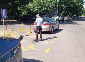 Ai grijă unde parchezi! Amenzi de peste 18.000 de lei date de polițiștii locali piteșteni 29 bceb6ea9 0626 425d b162 2ff196cff339 - Ai grijă unde parchezi! Amenzi de peste 18.000 de lei date de polițiștii locali piteșteni
