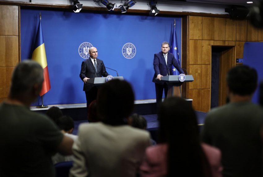 Premierul Ilie Bolojan și ministrului Dezvoltarii, Cseke Attila Sursă foto: gov.ro