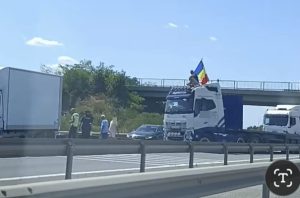 d0968d5b 0fdf 4245 be2e 43c8e125eecf - Șoferul de TIR care a blocat circulația pe A1 a fost reținut