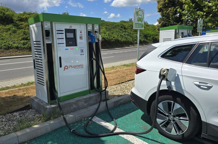 statii incarcare electrica din parcarea Bowling deschidere Sursă foto: Primăria Municipiului Pitești.