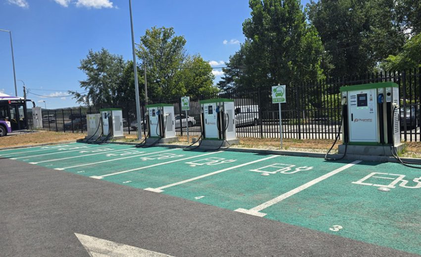 Încărcare electrică în Pitești: cele 10 stații din parcarea Bowling sunt gata de utilizare 1 Sursă foto: Primăria Municipiului Pitești.