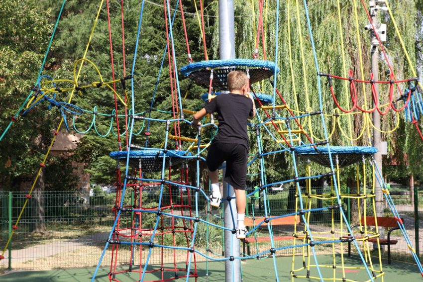 Parcul Tineretului din Craiovei beneficiază de un loc de joacă modernizat și sigur  3 Sursă foto: Primăria Munciipiului Pitești.