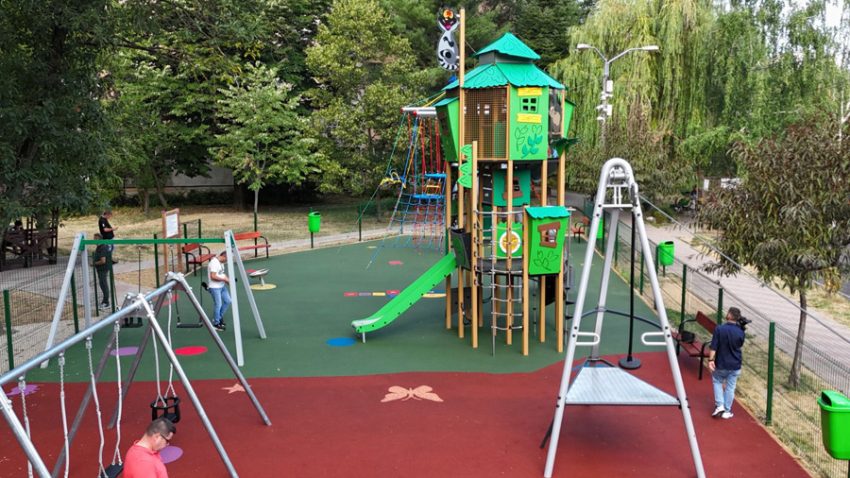 Loc de joaca Parcul Tineretului deschidere Sursă foto: Primăria Munciipiului Pitești.