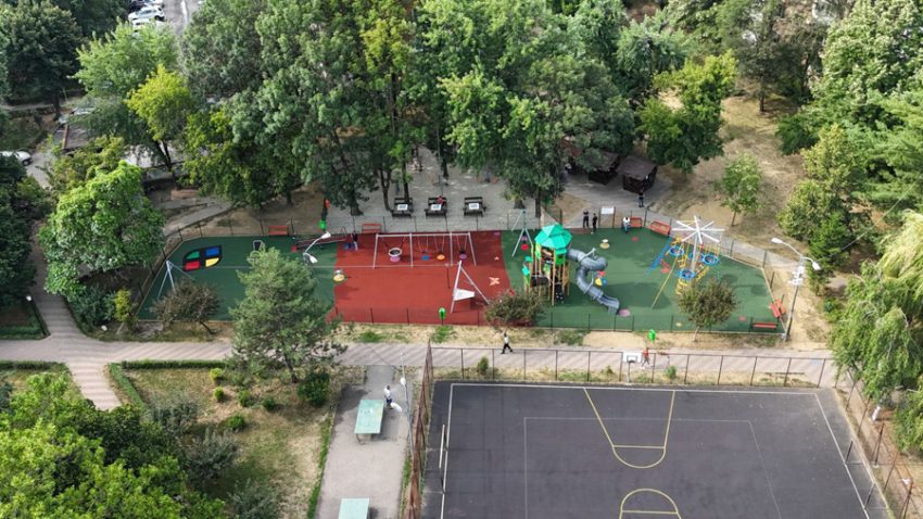 Parcul Tineretului din Craiovei beneficiază de un loc de joacă modernizat și sigur  1 Sursă foto: Primăria Munciipiului Pitești.