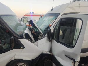 accident mh 22 iul - Un mort şi trei răniţi, două ce două microbuze de marfă s-au ciocnit