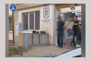 (Video) Piteșteancă de 73 de ani păcălită prin metoda ,,ACCIDENTUL" 1 barbat retinut inselaciune