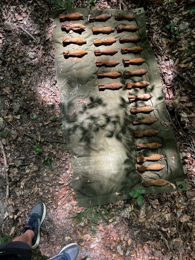 Elemente de muniție de război descoperite la Bascov de un bărbat cu un detector de metale 1 muniție neexplodată din Al Doilea Război Mondial.