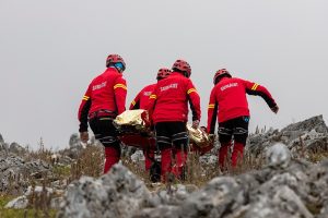 cats - O persoană și-a pierdut viața, iar alte 14 au fost salvate de pe munte în ultimele 24 de ore