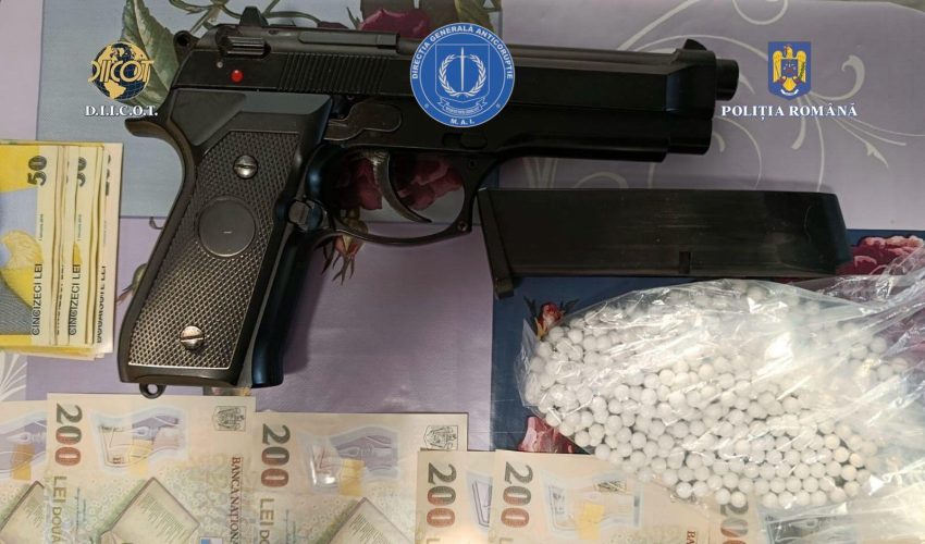 Patru persoane reținute, inclusiv un agent de poliție, pentru trafic de droguri de risc și de mare risc 2 Perchestii Dambovita 1 - Patru persoane reținute, inclusiv un agent de poliție, pentru trafic de droguri de risc și de mare risc