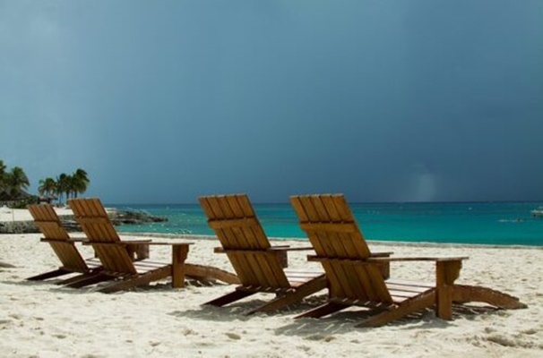 beach-chairs-494558_640-500×330