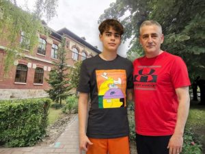 Fiul „generalului” Tudosoiu a reușit la „Brătianu” cu 9,80 1 Tudosoiu si fiul Robert la Colegiul Bratianu2