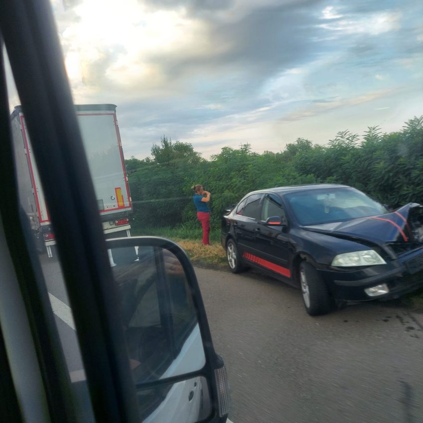 Coliziune între două autoturisme și o autoutilitară pe A1 București-Pitești 1 accident pe A1
